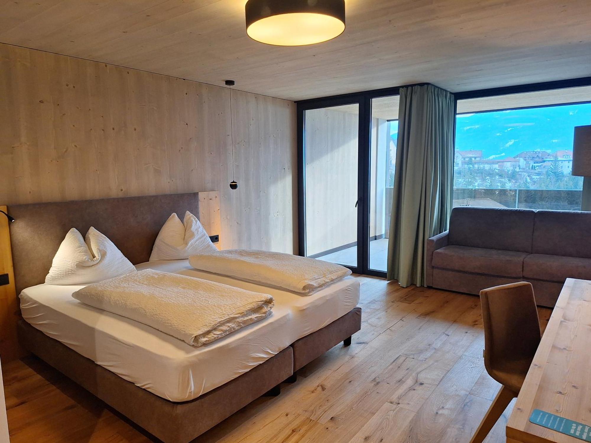 Deluxe Double Room,1530579943:JPEG